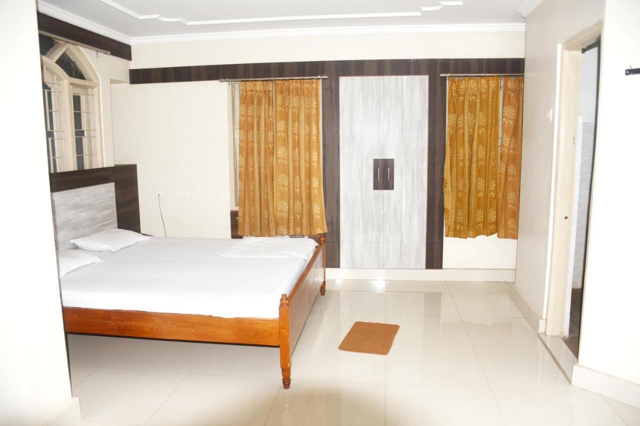 Hotel Trinath Nayagarh Eksteriør billede
